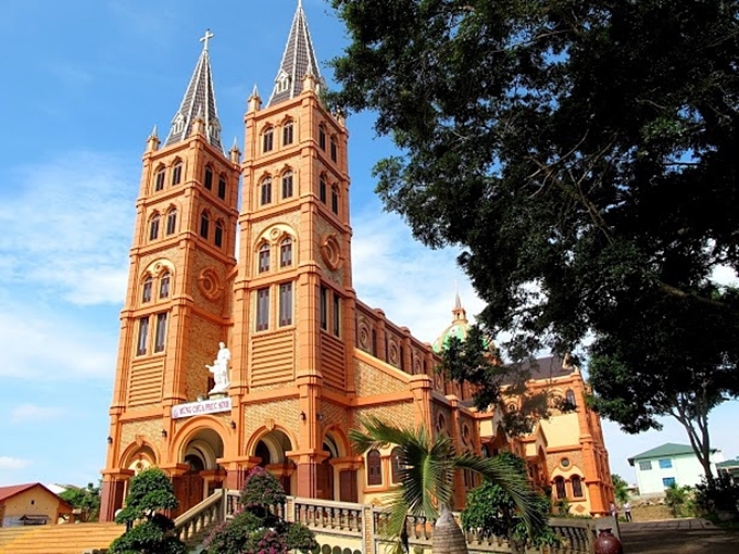 10 nhà thờ thu hút du khách ở Việt Nam