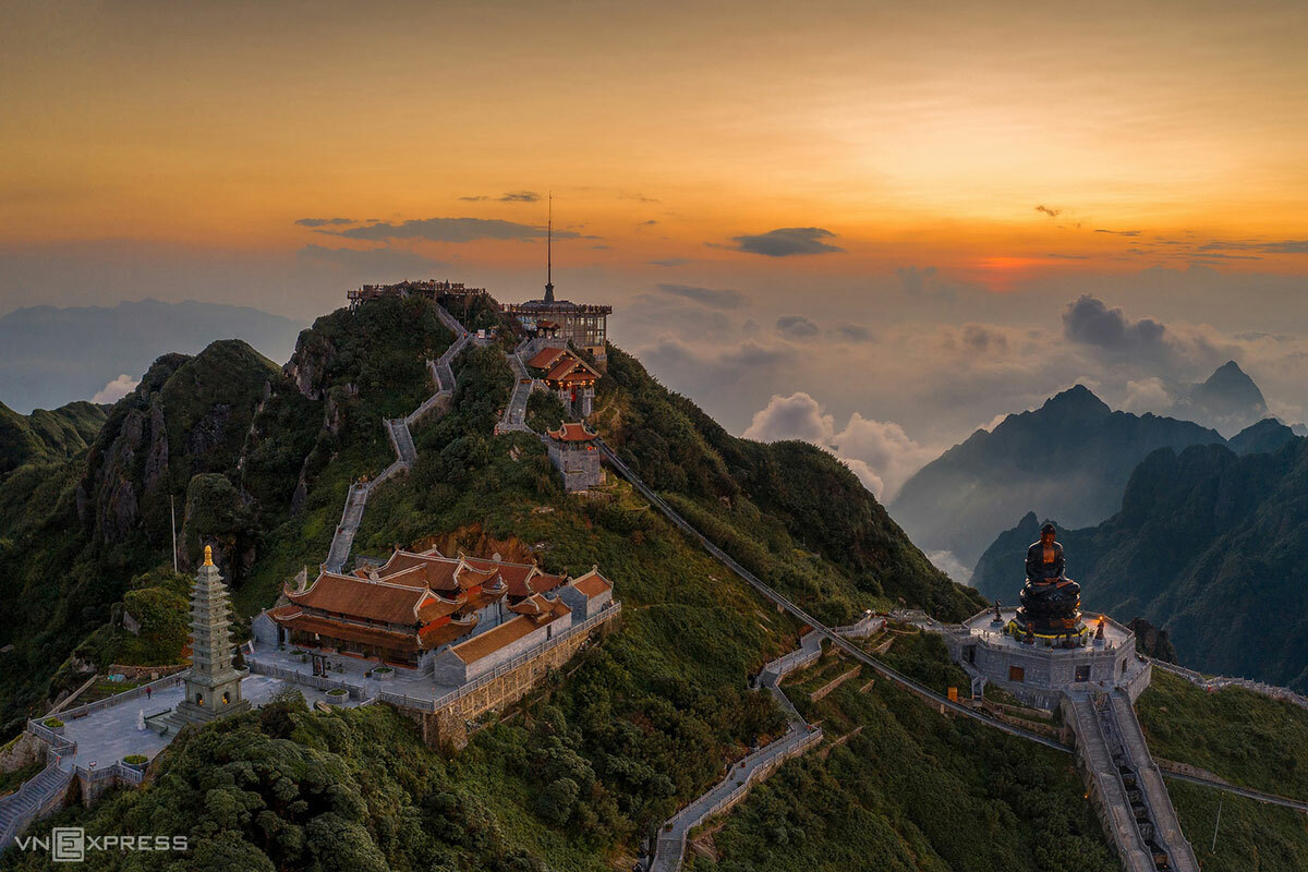 Toàn cảnh Fansipan Legend nhìn từ trên cao. Ảnh: Huỳnh Phương.