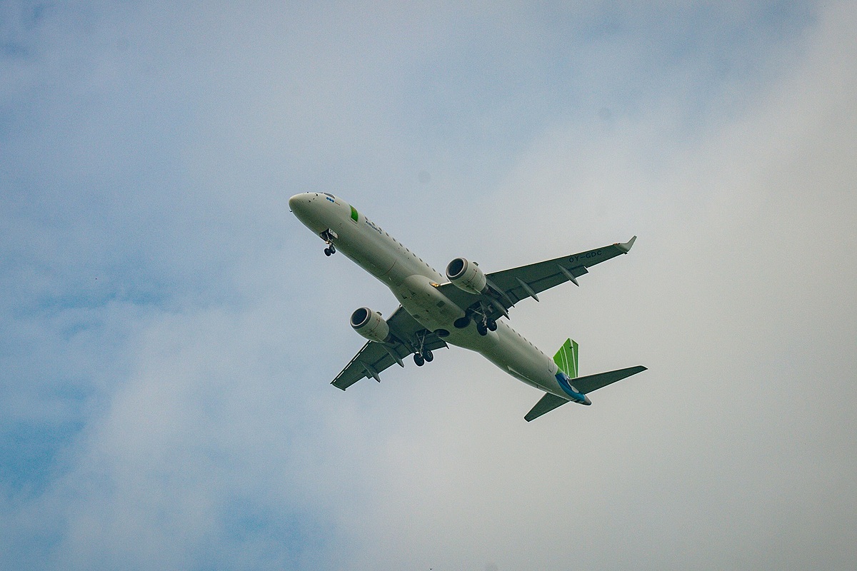 Tàu bay Embraer E195 được sử dụng để khai thác 3 đường bay tới: Hà Nội - Côn Đảo (tần suất 2 chuyến/ngày), Hải Phòng - Côn Đảo (1 chuyến/ngày), Vinh - Côn Đảo (1 chuyến/ngày) từ 29/9.