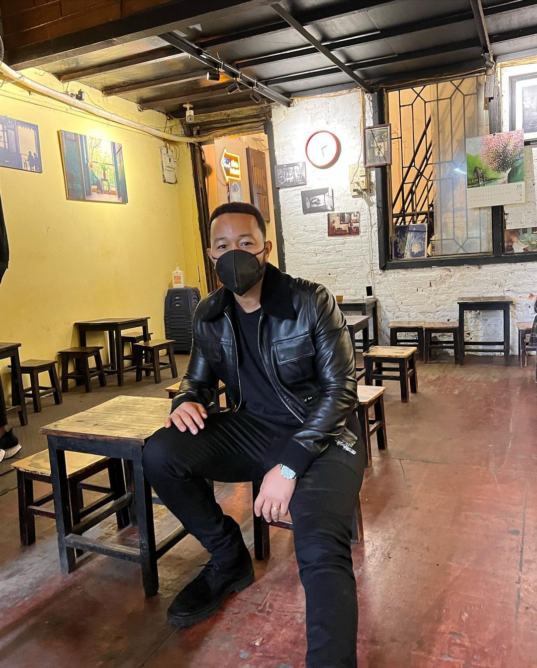 John Legend check-in tại quán cà phê Đinh. Ảnh: @johnlegend/Instagram